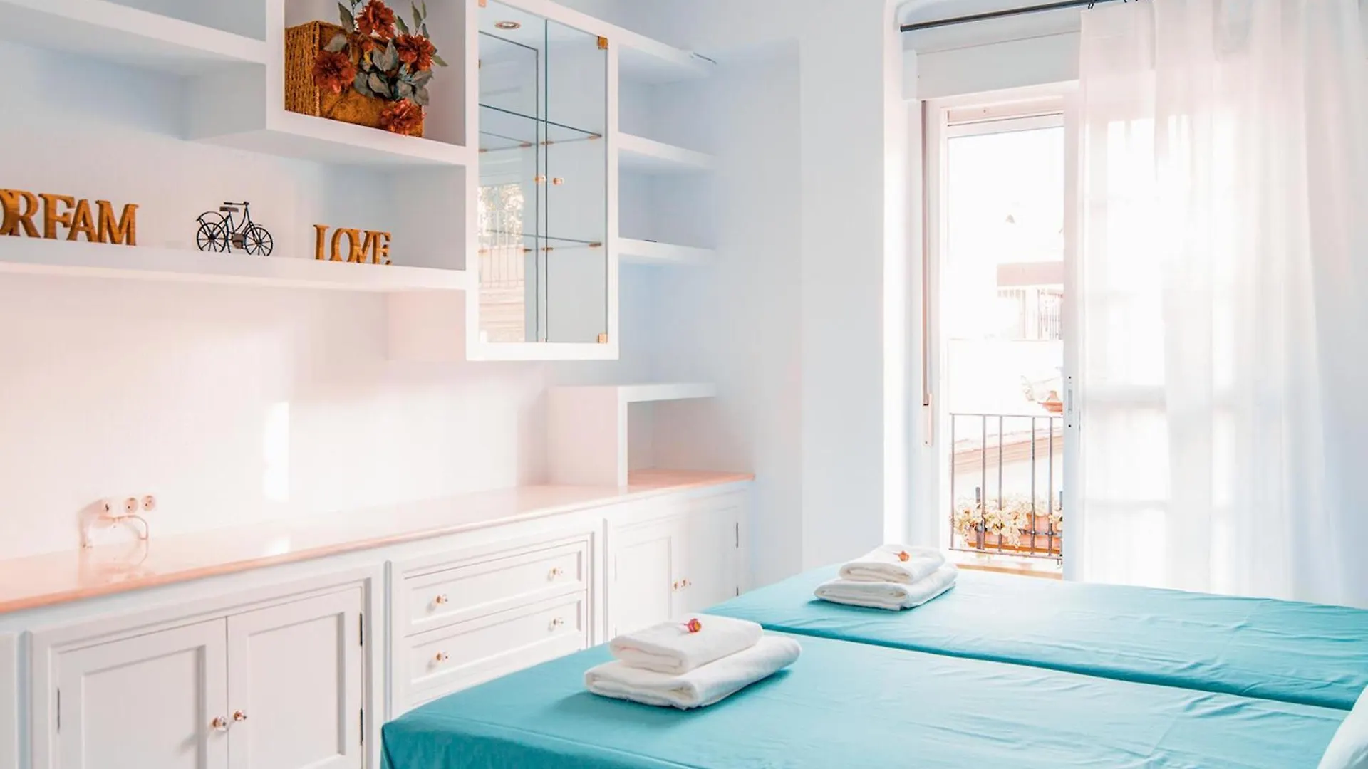 Riverside Apartment In Triana Seville